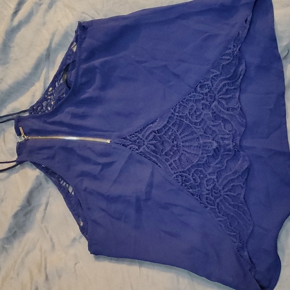 ⚡3/25⚡EUC Bebe Sleeveless top with lace cut outs -XS - Picture 2 of 4